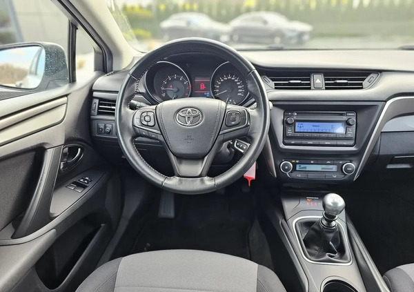 Toyota Avensis cena 39900 przebieg: 227316, rok produkcji 2018 z Strzelin małe 742